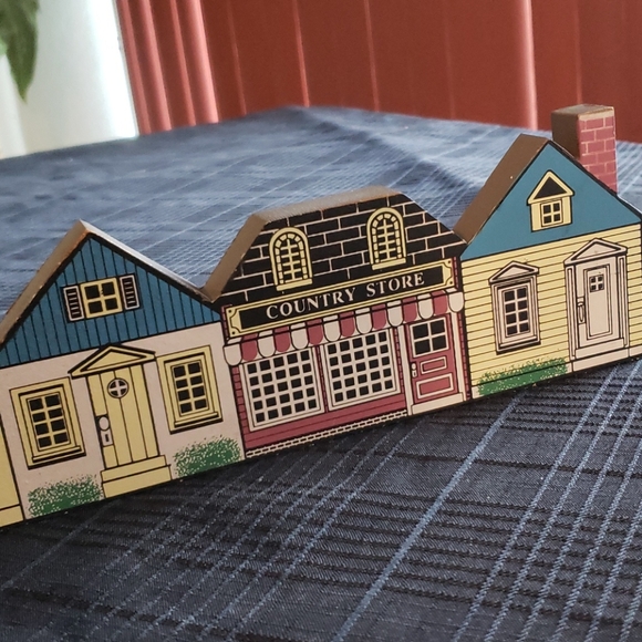 Shop Village Buildings/Shelf Sitters or Hanger. - Picture 6 of 8